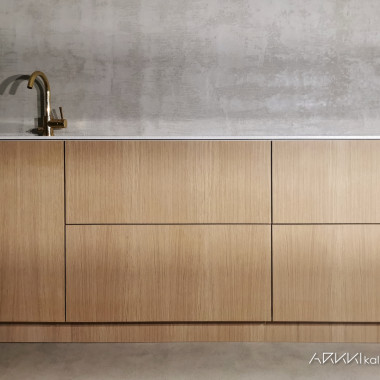 himacs tasolla ja tammiovilla viimeistelty kodinhoitohuone