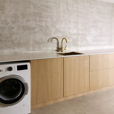 Upea kodinhoitohuone tammisilla ovilla