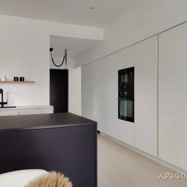 Keittiön ja eteiskalusteen yhteenliittymä