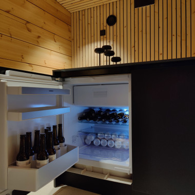 Jääkaappi pakastinlokerolla