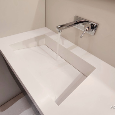 Kuutio-allaskaluste seinähanalla