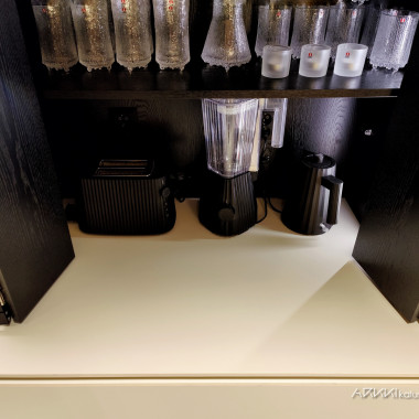 Aamiaiskaappi taiteovilla