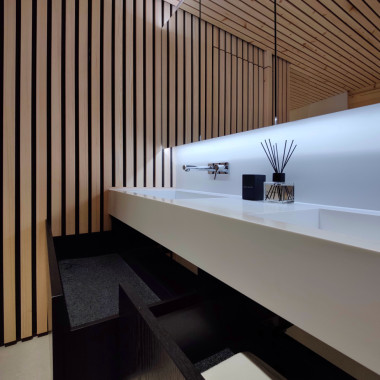 Kuutio-allaskaluste reunavahvistuksella