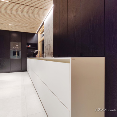 Keraamisilla laatoilla pinnoitetut laatikot