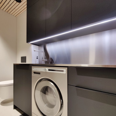 Kodinhoitohuoneessa on helppohoitoinen rst-allastaso