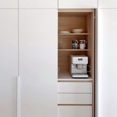 Aamiaiskaappi on kaunis sekä suljettuna että avoinna