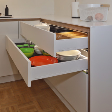 Valaistut laatikot keittiössä