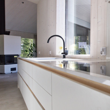 Huullettu liesi integroituu tasoon ja helpottaa puhdistamista