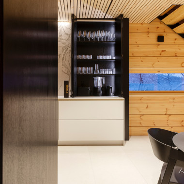 Aamiaiskaappi avoinna